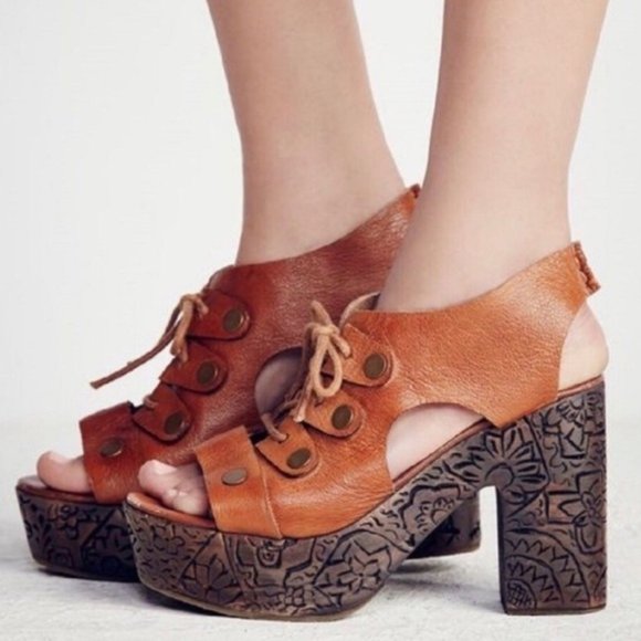 Free People Shoes - Free People Farrah Wood Engraved Clogs Size 9
